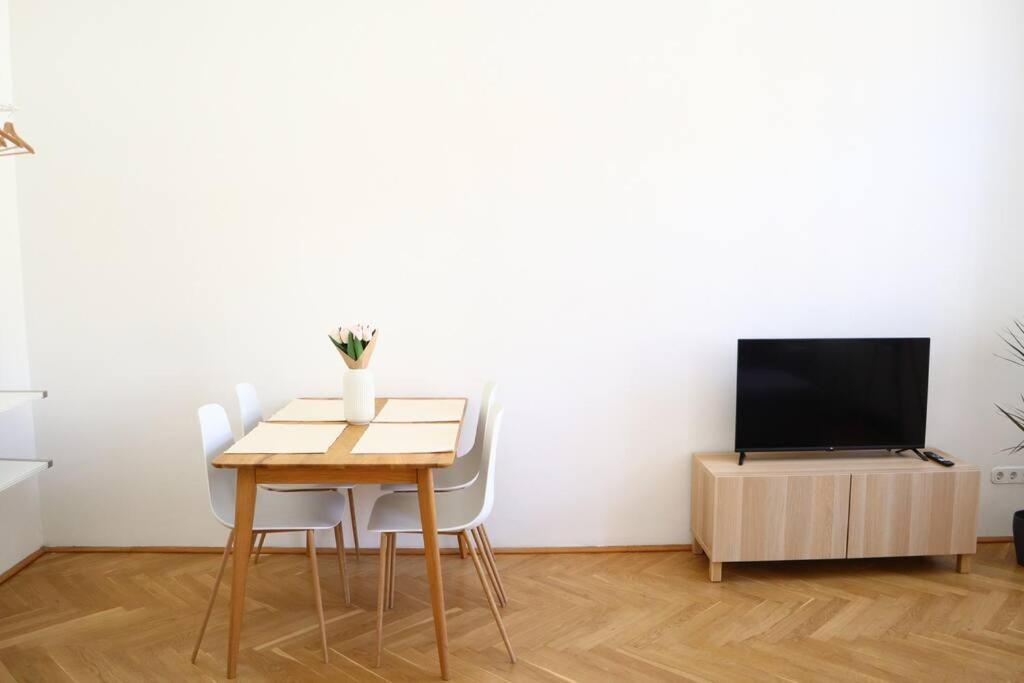 Bloom - Cozy Apartment, 5 Stops To City Center Vienna Exterior photo